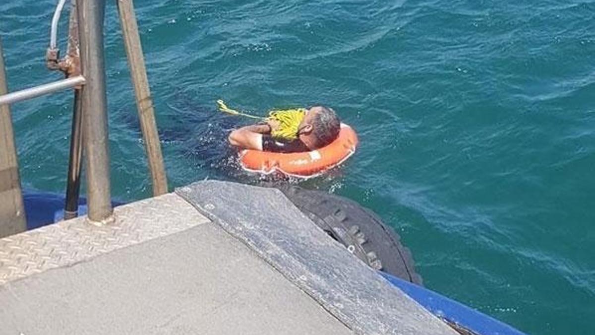 Kadıköy-Eminönü seferini yapan yolcu vapurunda hareketli anlar