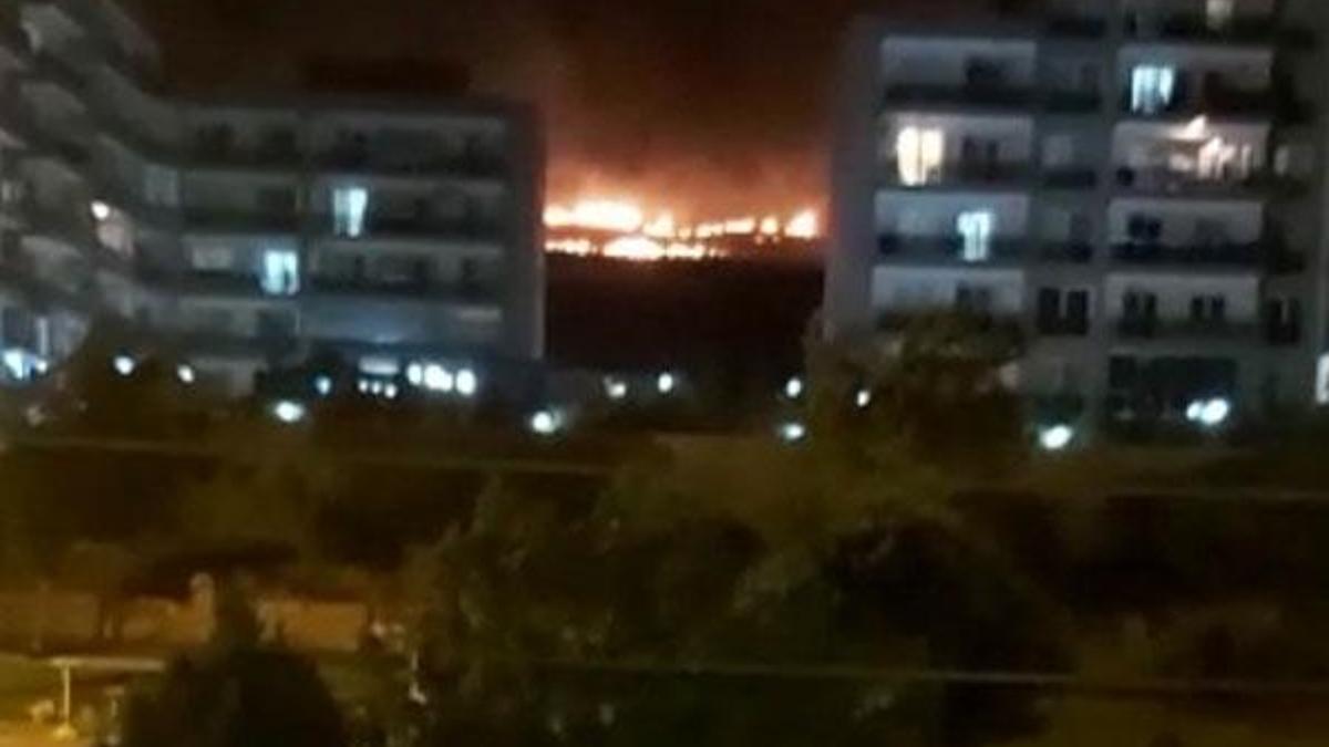 İzmir'de yerleşim yeri yakınında 'otluk' yangını