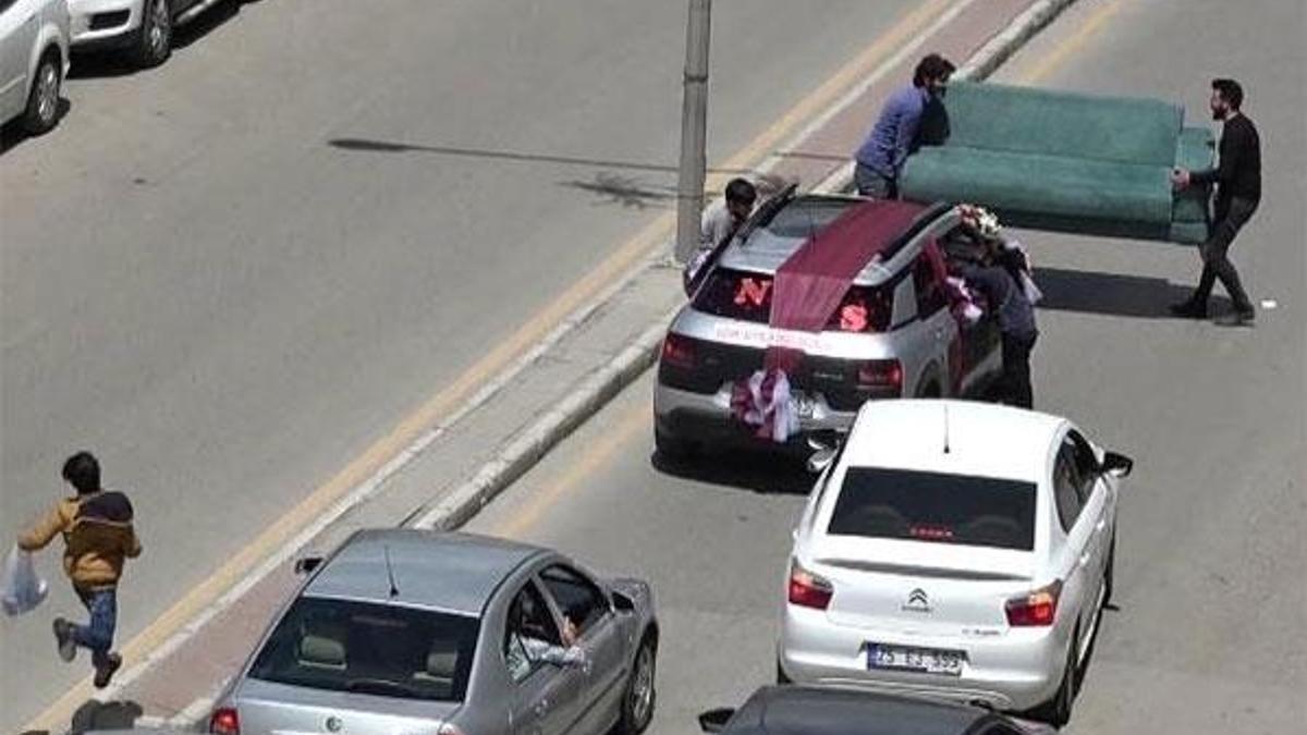 Tehlikeli oyun! Hayatlarını hiçe sayıyorlar, bahşiş için...