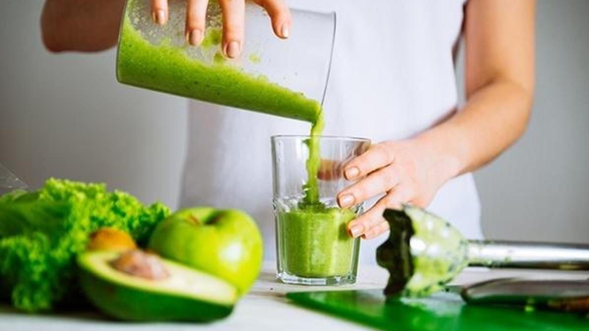 Yaz aylarında inatçı kilolardan kurtaracak detoks önerileri!
