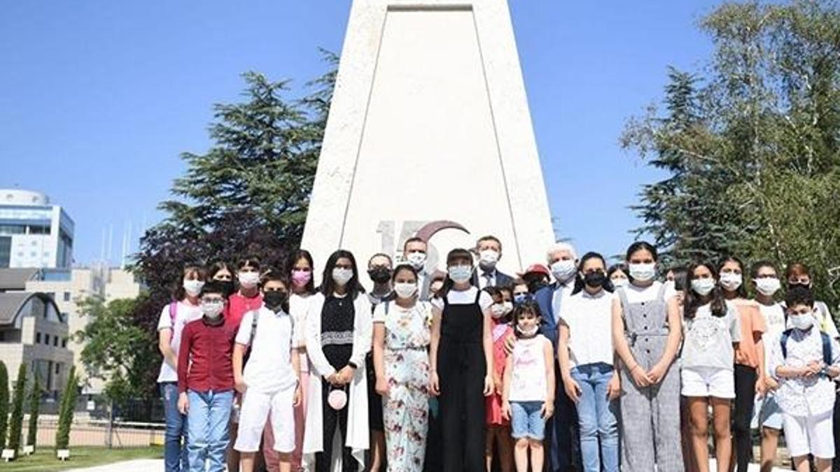 Bakan Selçuk ve öğrencilerden TBMM'ye '15 Temmuz' ziyareti