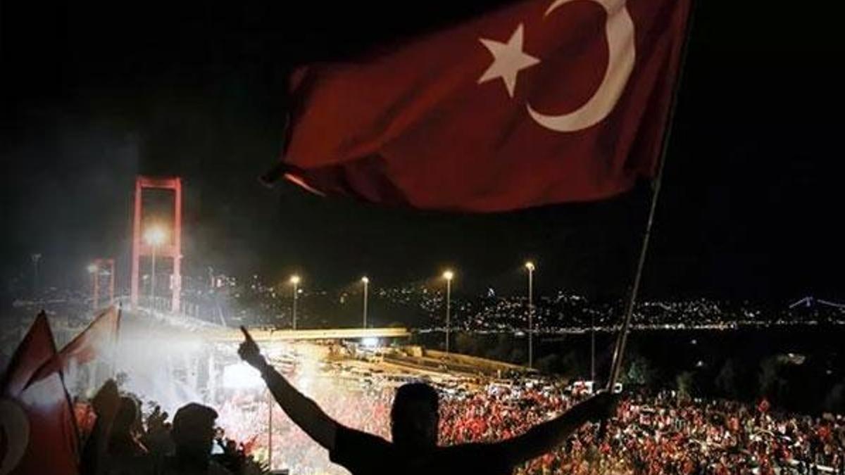 15 Temmuz Demokrasi ve Milli Birlik Günü'nde Türkiye tek ses!