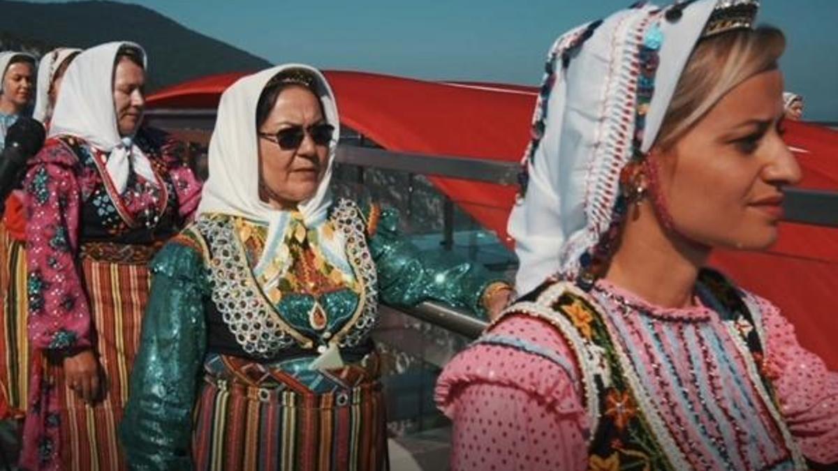 Azdavay'dan 600 yıllık kültürün ürünü yöresel kıyafetlerle '15 Temmuz' mesajı