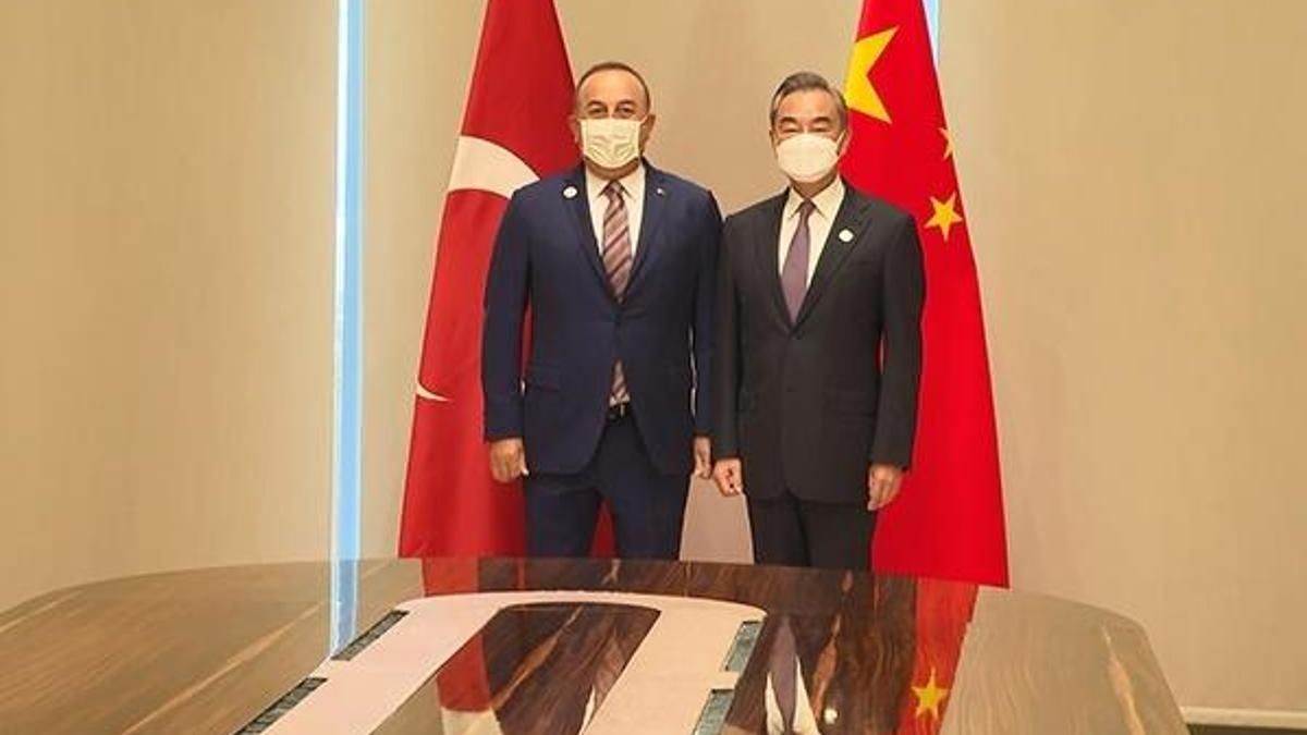 Bakan Çavuşoğlu, Çin Dışişleri Bakanı Yi ile görüştü