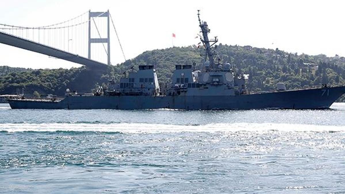 ABD savaş gemisi İstanbul Boğazı'ndan geçti