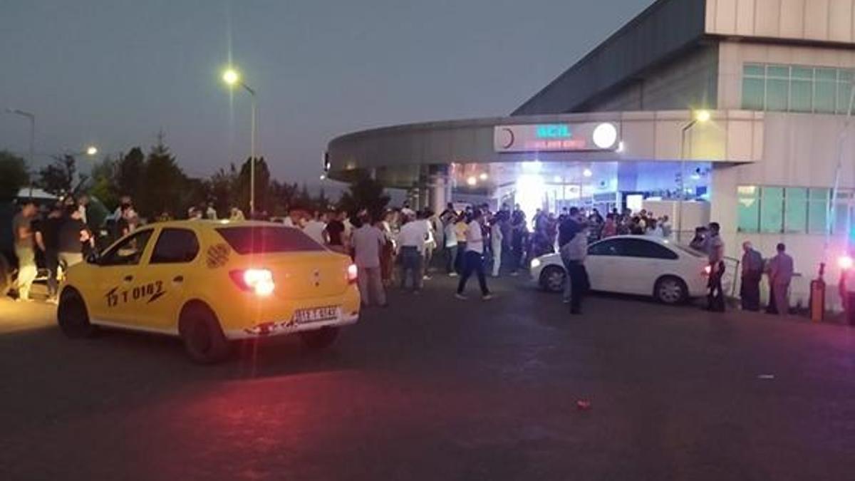 Hafif ticari araç şarampole devrildi: 2 ölü, 2 yaralı