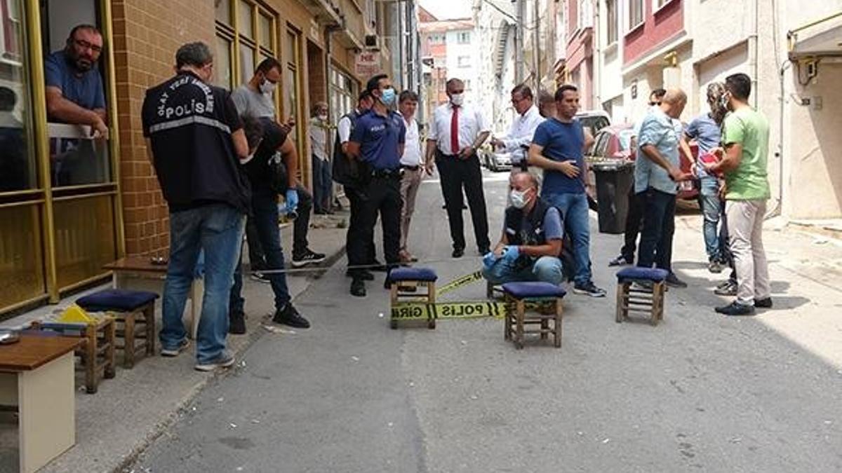 Balkondan ateş açtı, kahvehane önünde çay içeni vurdu