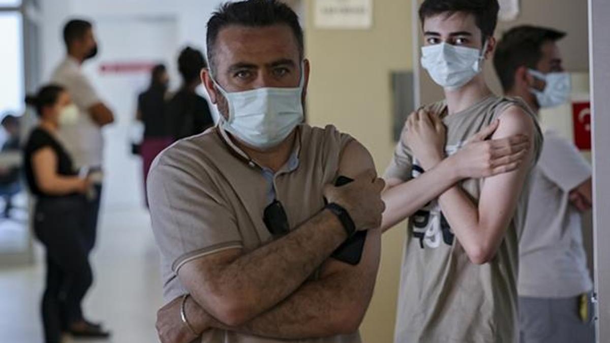 Kovid-19 aşılama programı bayramda da devam ediyor