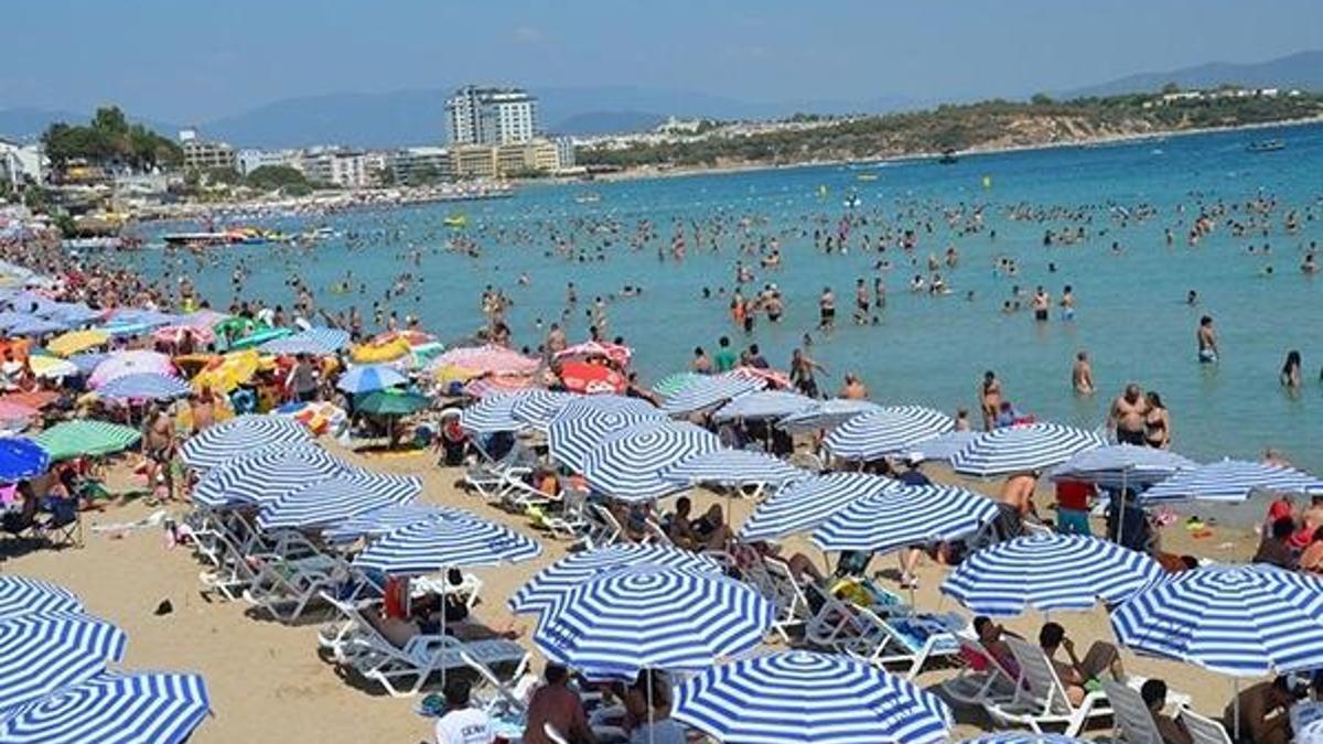 Didim'de plajlar ve havuz başları doldu