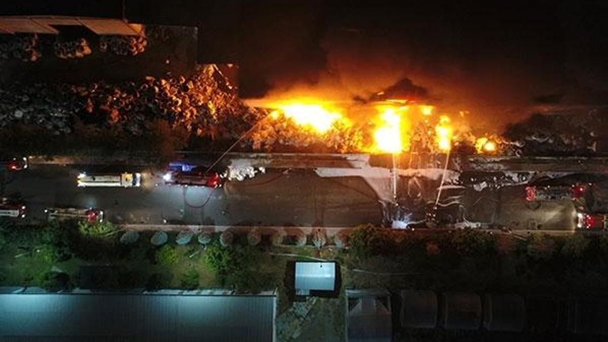 Antalya OSB'de plastik fabrikasında yangın