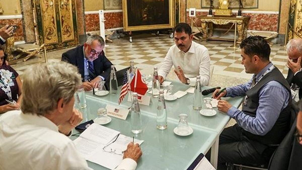 Bakan Kurum, Napoli'de ABD Başkanı İklim Özel Temsilcisi Kerry ile görüştü