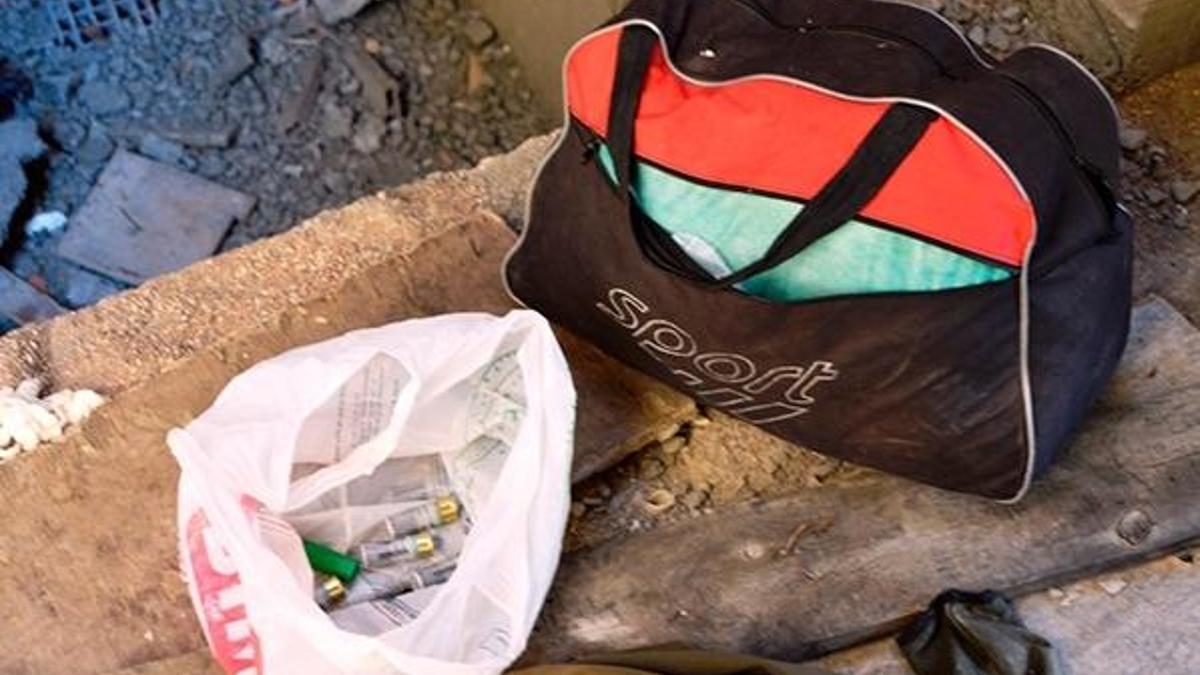 İnşaat işçilerinin bulduğu çantadan fişek çıktı