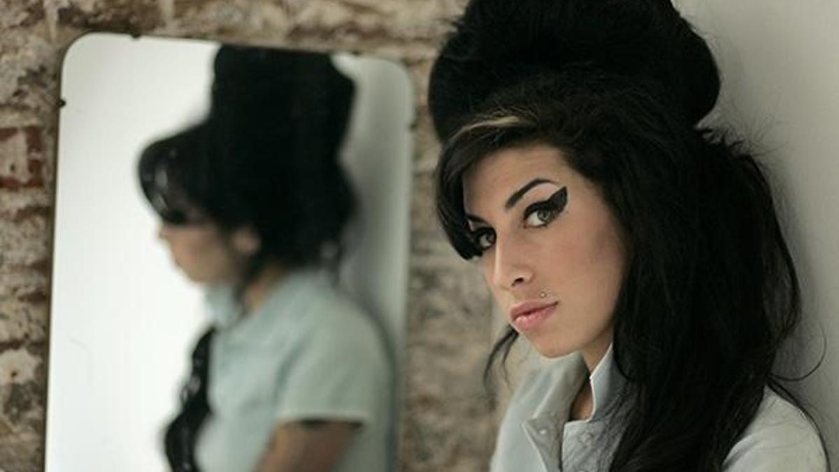 Amy Winehouse neden öldü? Amy Winehouse hayatı hakkında merak edilenler!