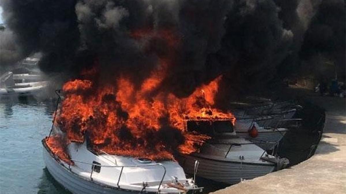 İstanbul'da 8 tekne alev alev yandı!