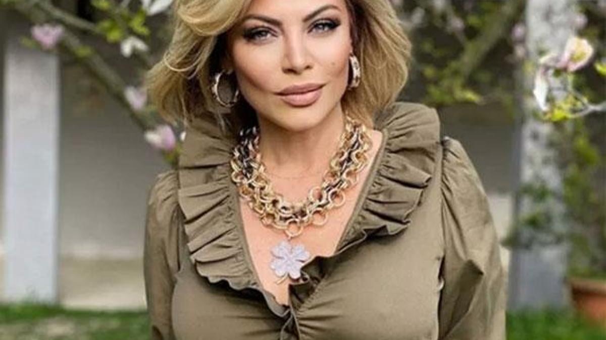 Seray Sever takipçilerini ikiye böldü! Bikinili pozu...