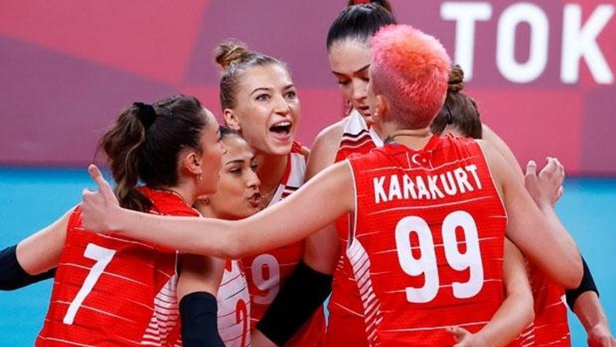 Tokyo 2020 Olimpiyat Oyunları'nda Filenin Sultanları ilk mağlubiyeti aldı: Türkiye 1 - İtalya 3
