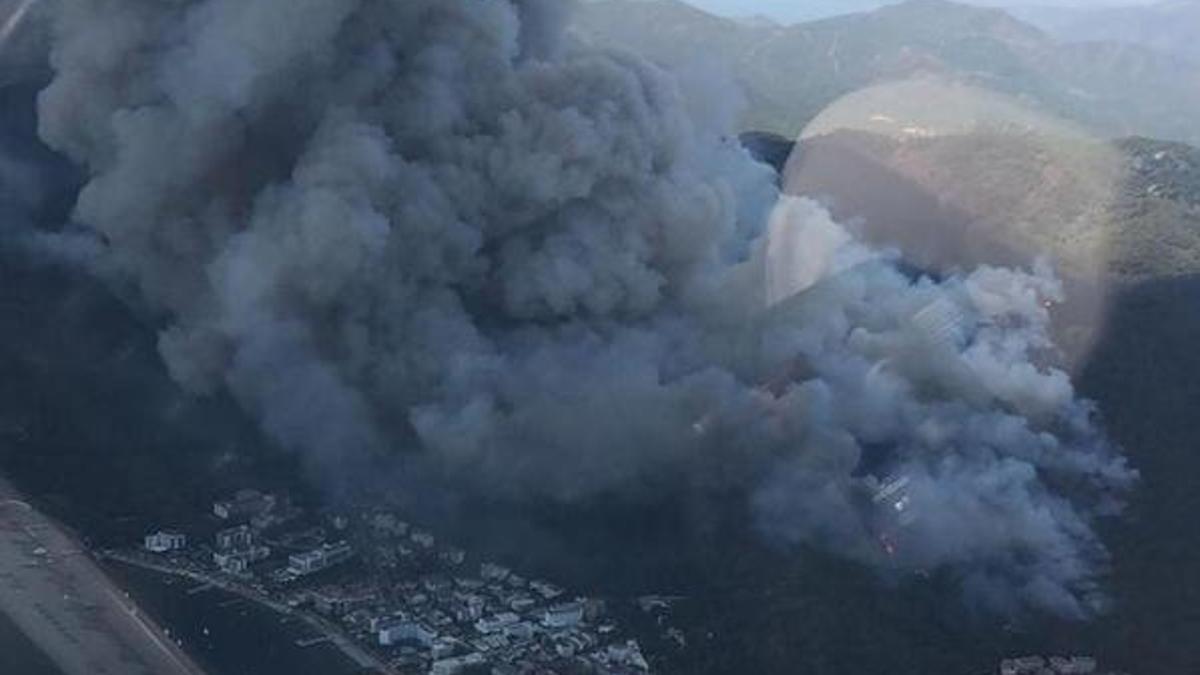 Marmaris'te orman yangını! Evler ve oteller tehdit altında