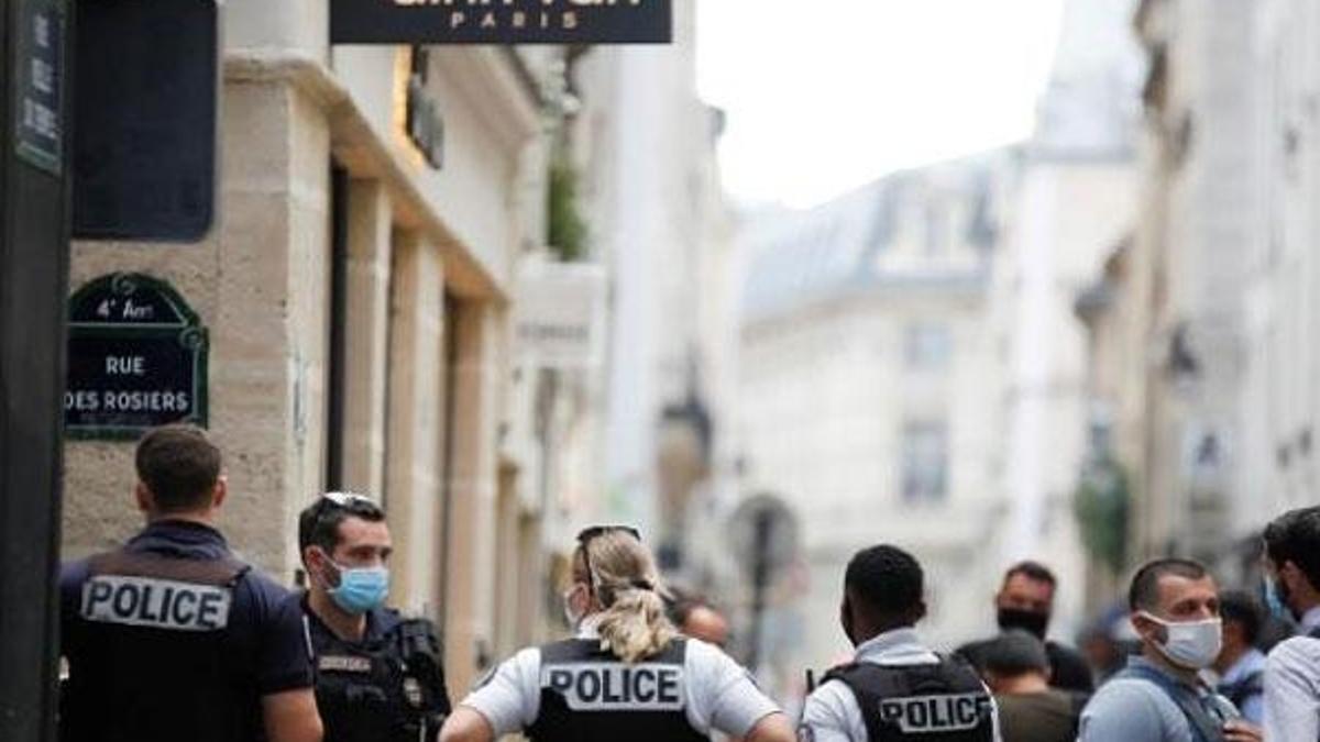 Paris'te gün ortasında 2 milyon euroluk mücevher çalındı