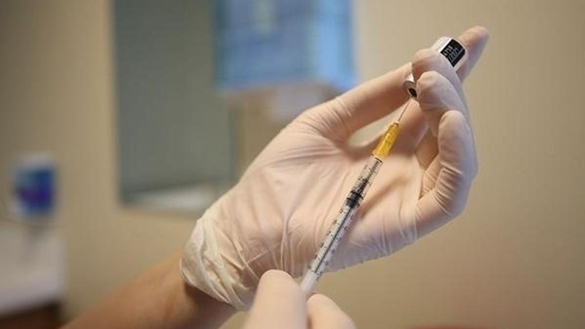 İngiltere, 2 doz aşı olan AB ve ABD vatandaşlarına karantina zorunluluğunu kaldırdı