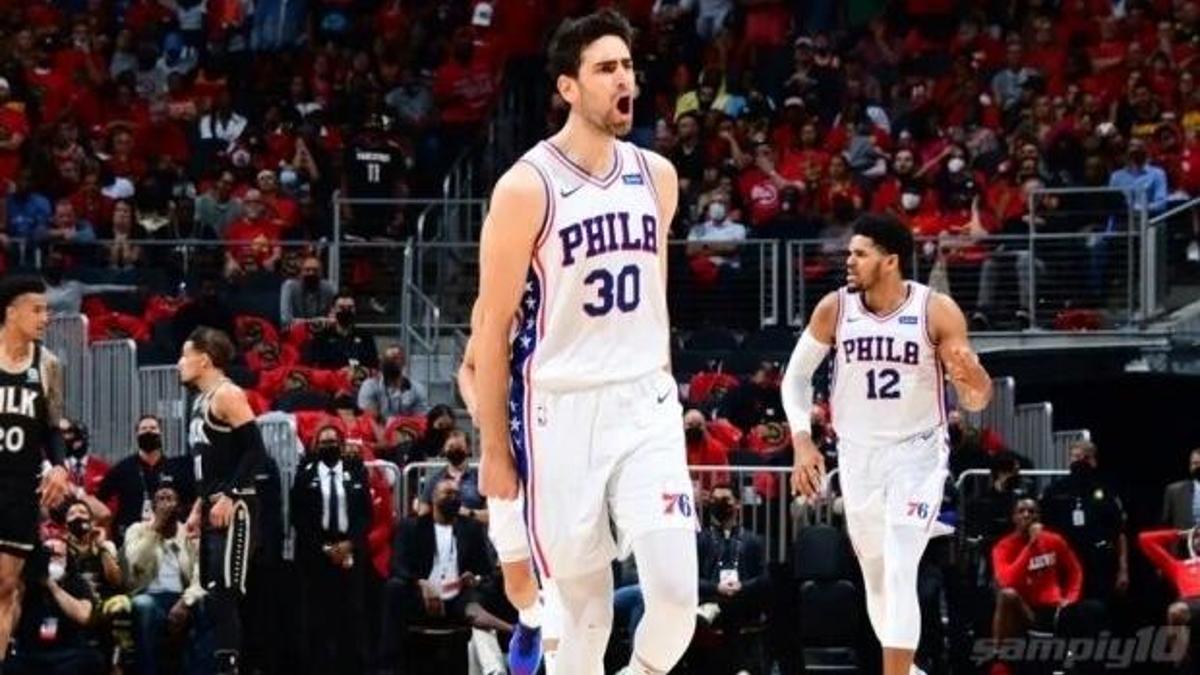 Furkan Korkmaz 3 yıl daha Philadelphia'da