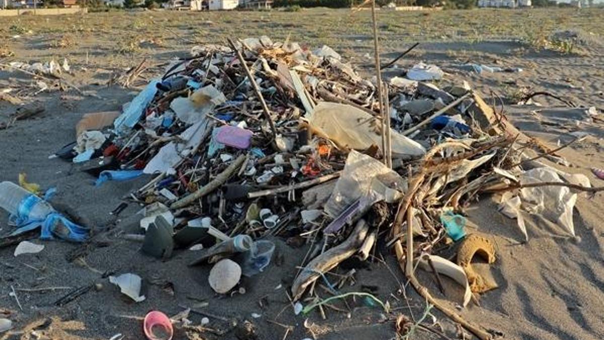 Karadeniz ‘çöp’ kusuyor! Sahilin son durumu içler acısı