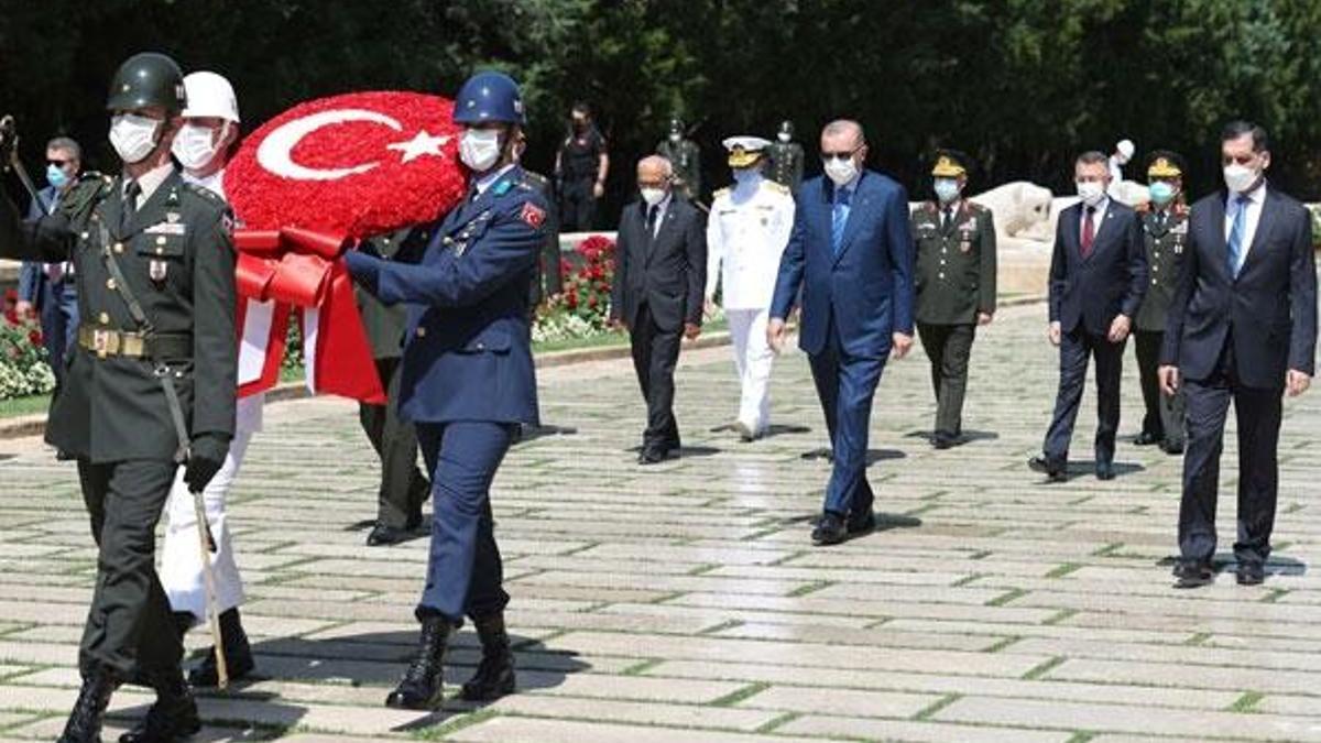Cumhurbaşkanı Erdoğan ve YAŞ üyeleri Anıtkabir'de