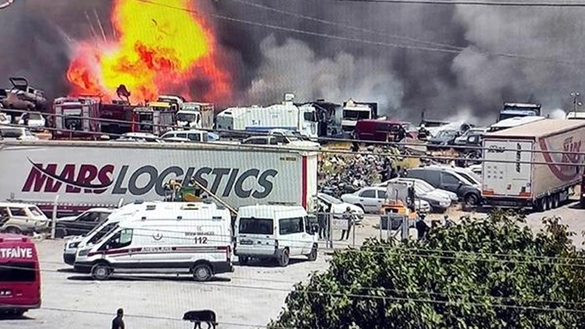 Yediemin otoparkında yangın! 86 araç küle döndü