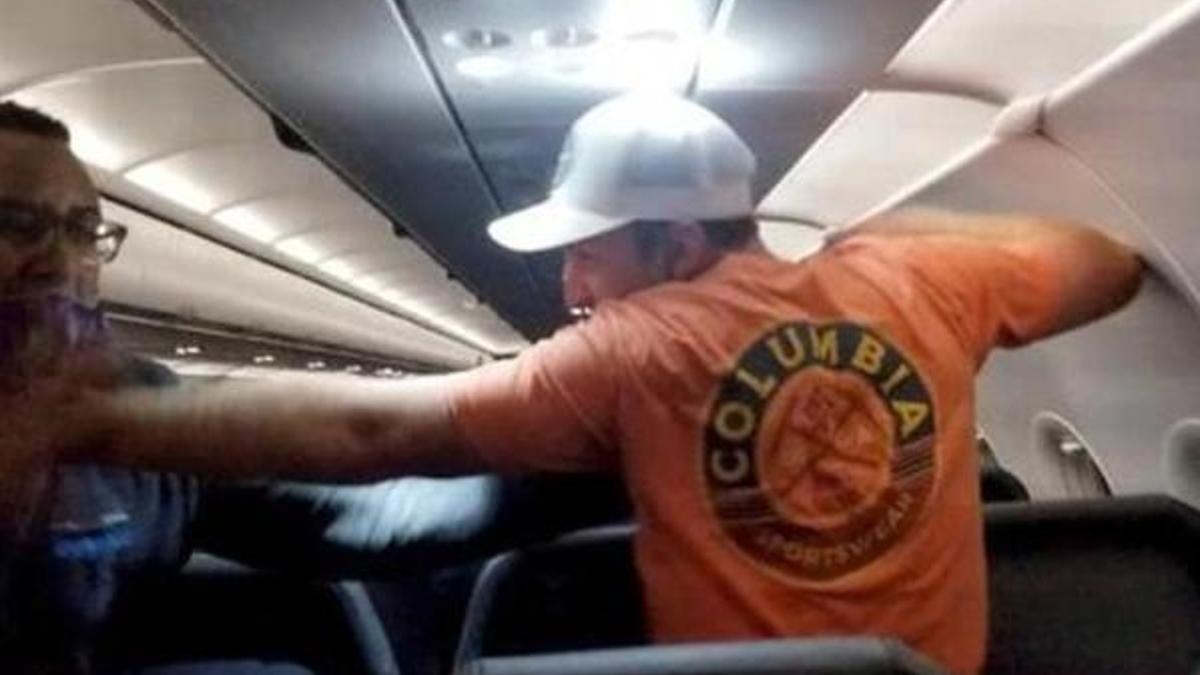 Uçakta dehşet! Tacizciyi böyle durdurdular