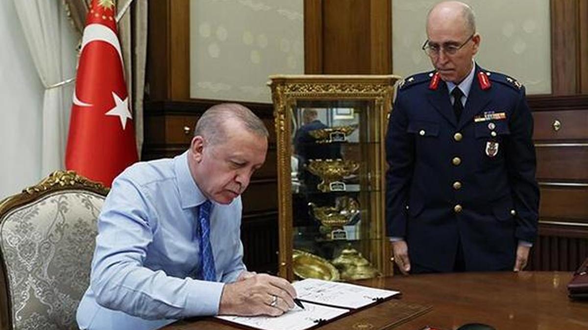 YAŞ kararlarında bir ilk yaşandı! Astsubaylıktan tümgeneralliğe...