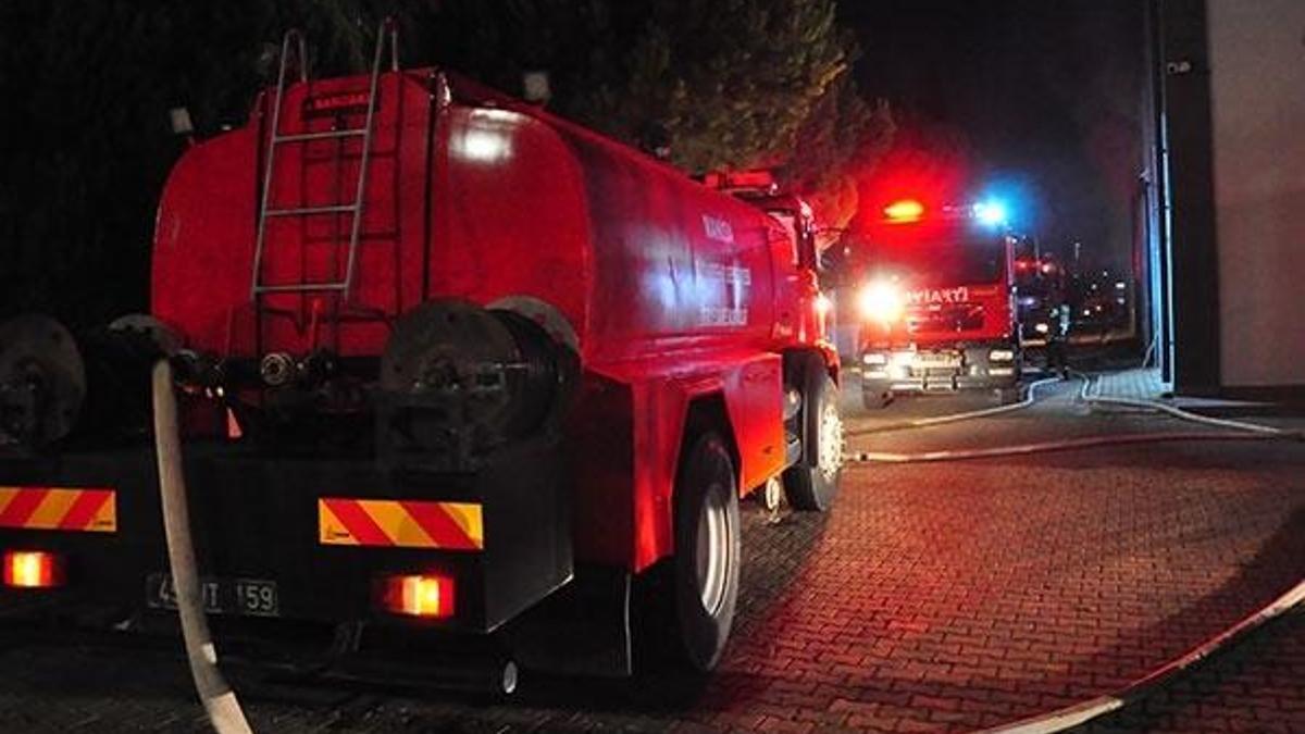 Manisa'da karton ambalaj fabrikasında korkutan yangın