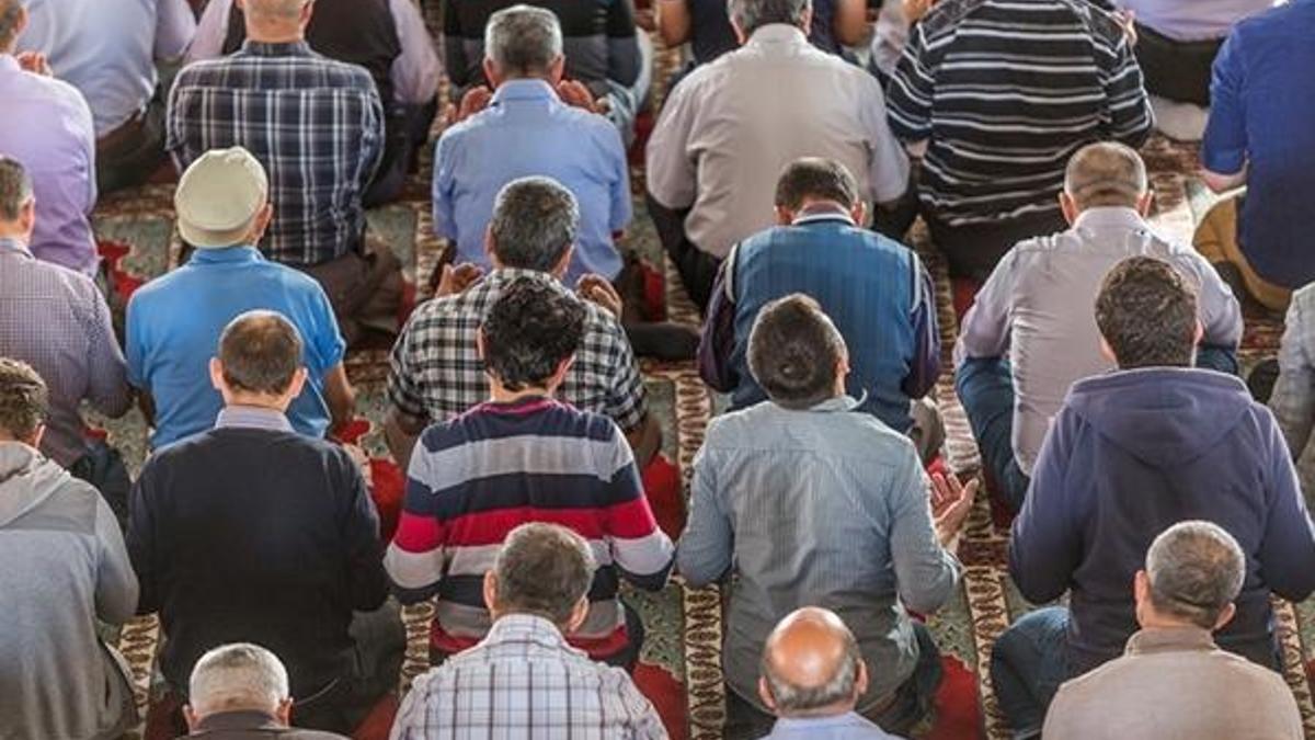 Cuma namazı nasıl kılınır? Cuma namazı kaç rekat? İşte Cuma namazının hükmü ve kılınışı!