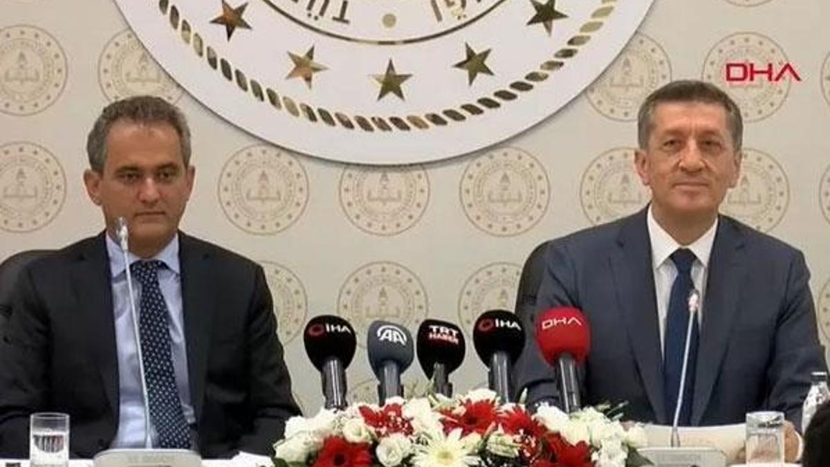 Milli Eğitim Bakanı'nın ilk mesaj! Ziya Selçuk görevi Prof. Dr. Mahmut Özer'e devretti...