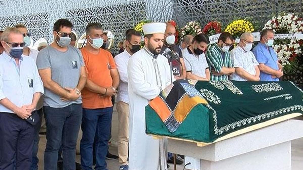 Ünlü sanatçı Yonca Evcimik'in acı günü!