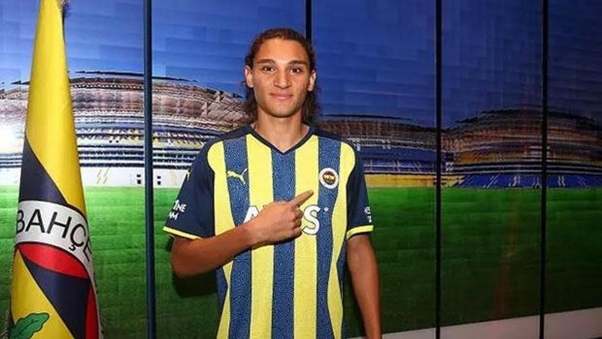 Fenerbahçe, Emir Ortakaya'yı renklerine bağladı