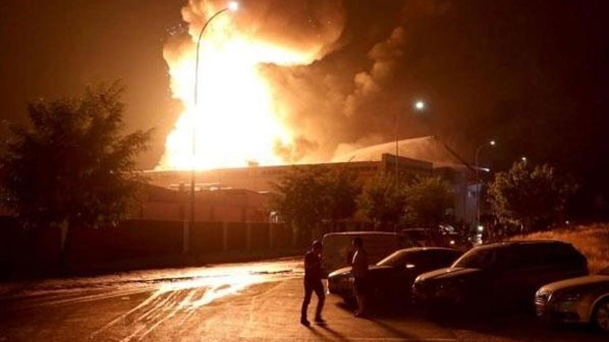 Gaziantep'te boya fabrikasında yangın çıktı