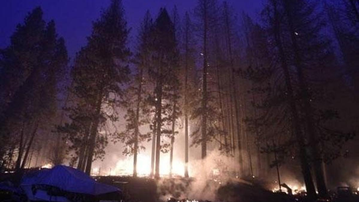 California'da devam eden yangın, eyalet tarihinin en büyük 2. yangını