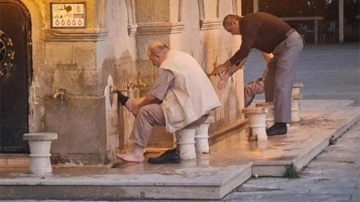 Tarihi şadırvanın 'mermer' ile kaplanmasına tepki