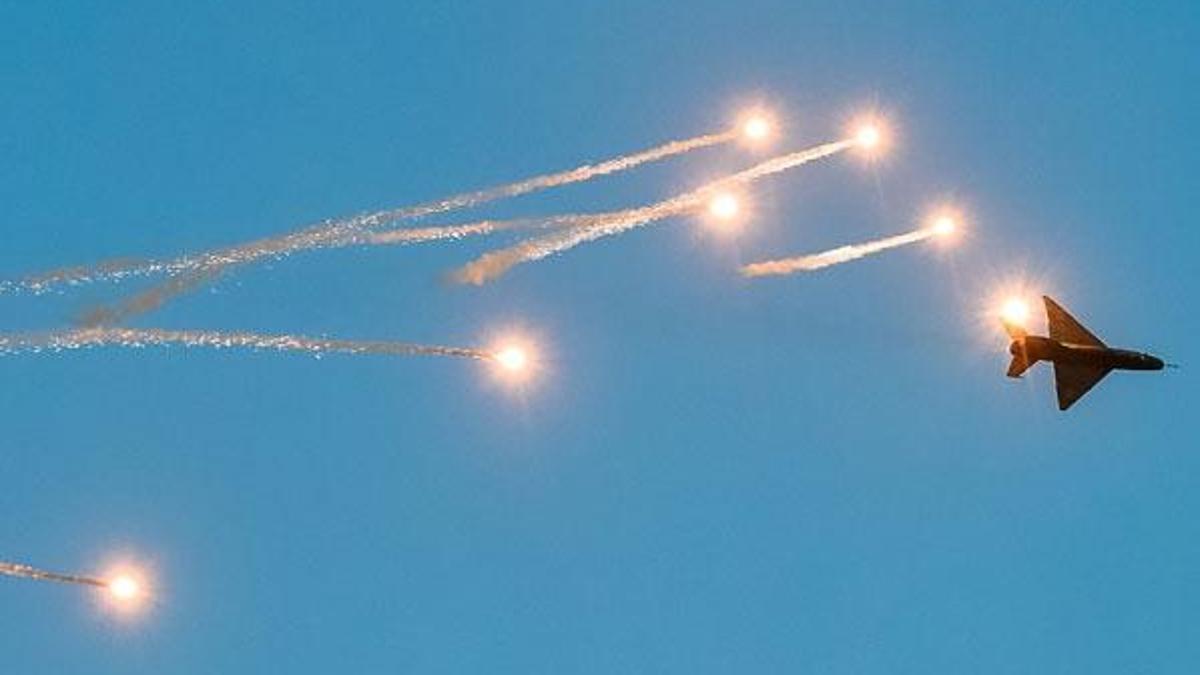 Bomba yüklü Mig-21 savaş uçağıyla Ürdün'e kaçtı!