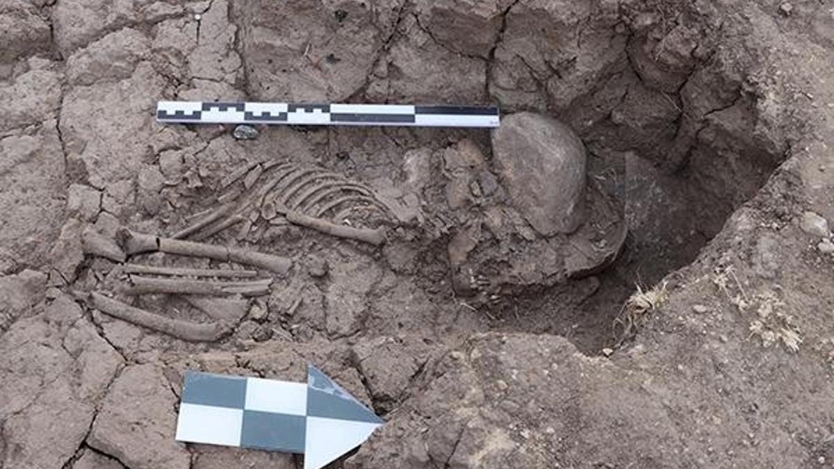 Tozkoparan Höyüğü'nde 5 bin 500 yıllık çocuk iskeleti bulundu