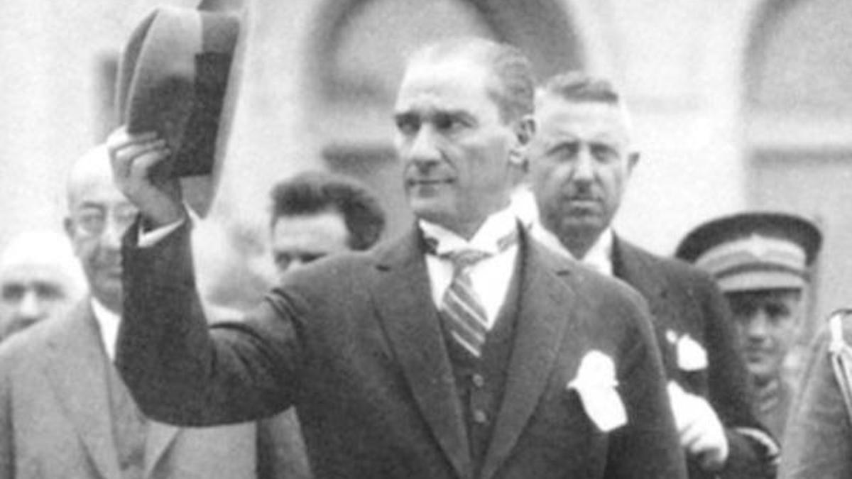 İran Şahı Atatürk'e hediye etmişti! Satışa çıkıyor