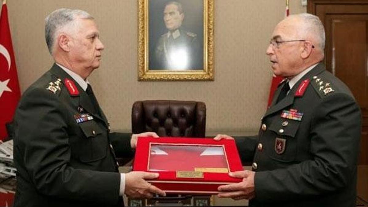 Kara Kuvvetleri Komutanlığında devir teslim töreni