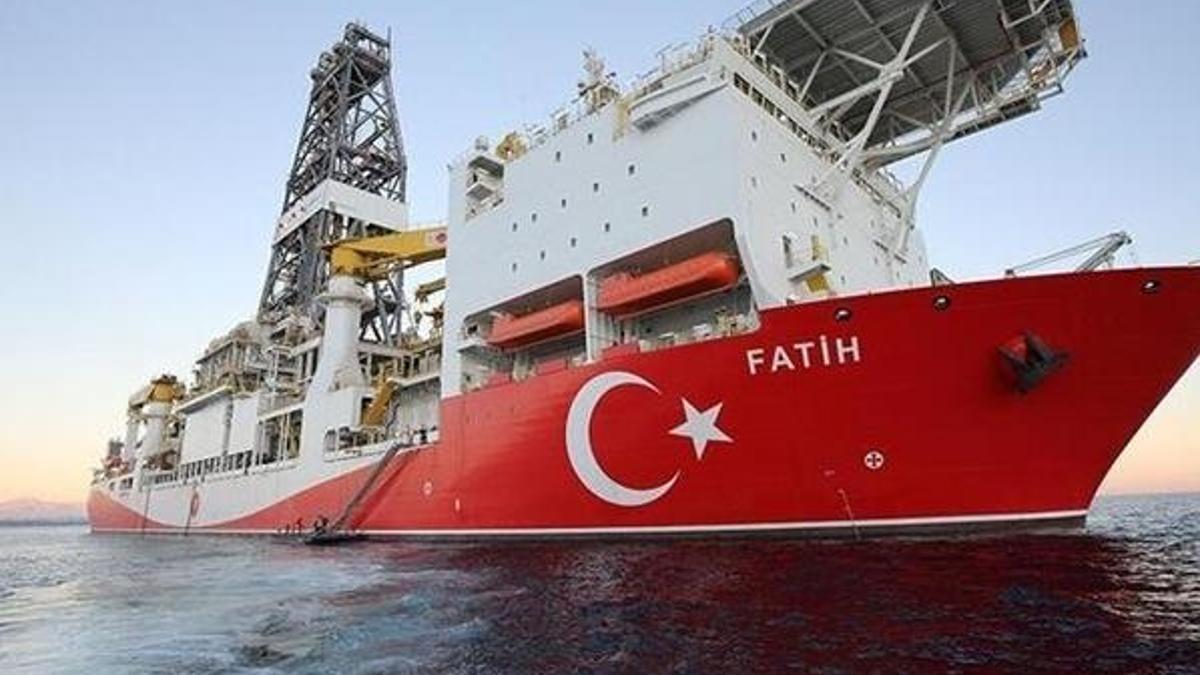 Yavuz sondaj gemisi boğaza demirledi