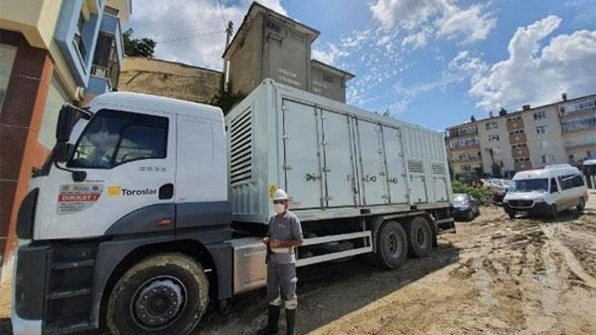 Selde elektriksiz kalan köylere mobil jeneratörle elektrik taşındı