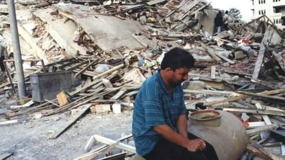 17 Ağustos depremi mesajları! 17 Ağustos 1999 depremi ile ilgili sözler, paylaşılacak fotoğraflar ve mesajlar…