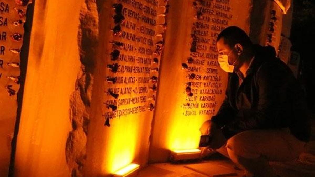 Yalova'da 17 Ağustos depreminde yaşamını yitirenler törenle anıldı
