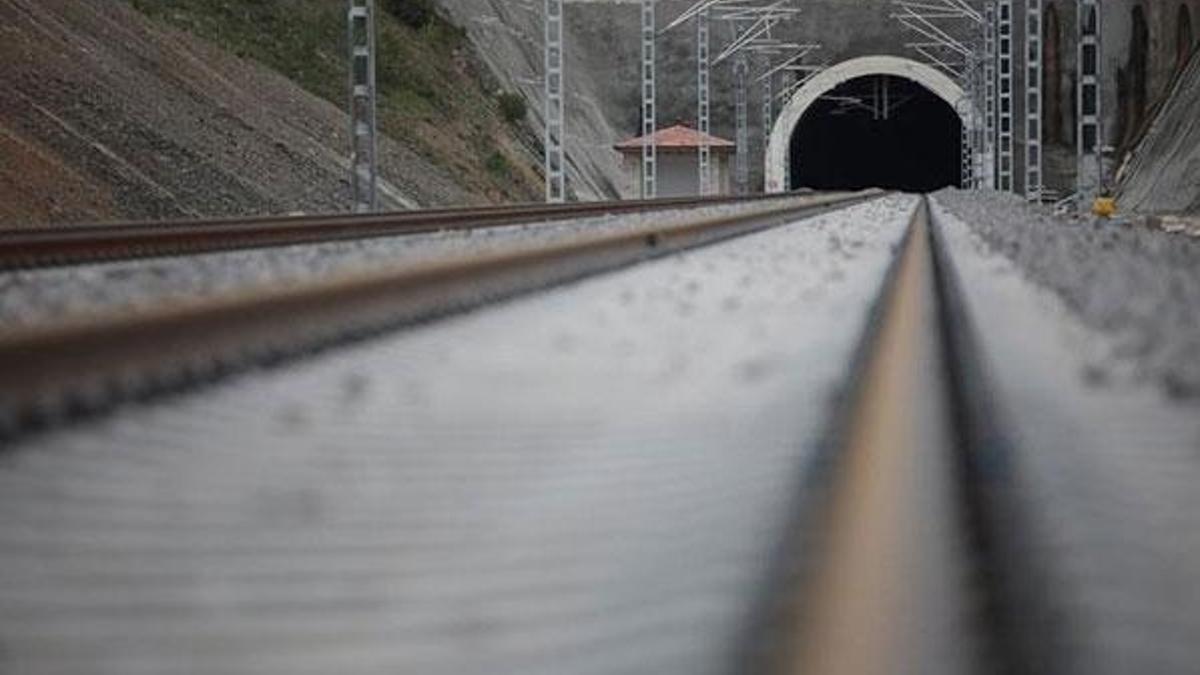 Hızlı tren hatlarına yönelik deprem erken uyarı sistemi geliştirilecek