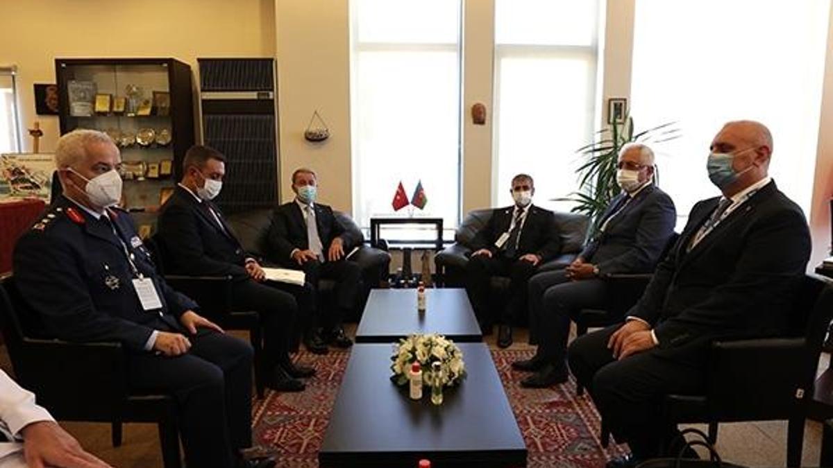 Bakan Akar, Azerbaycanlı mevkidaşı Hasanov ile görüştü