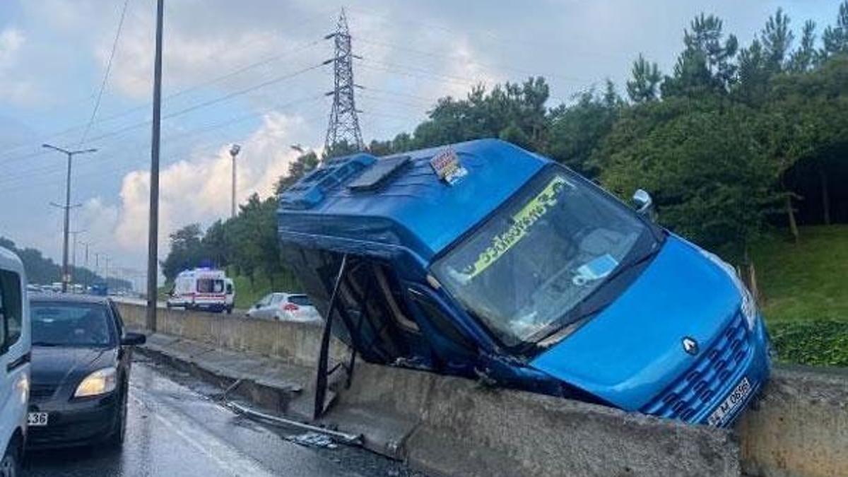 Sancaktepe TEM Bağlantı yolunda zincirleme trafik kazası! 5 yaralı