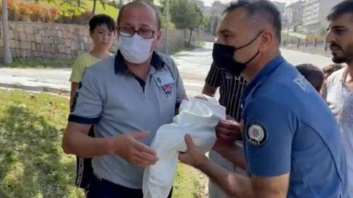Arnavutköy'de parkta yeni doğmuş bebek bulundu