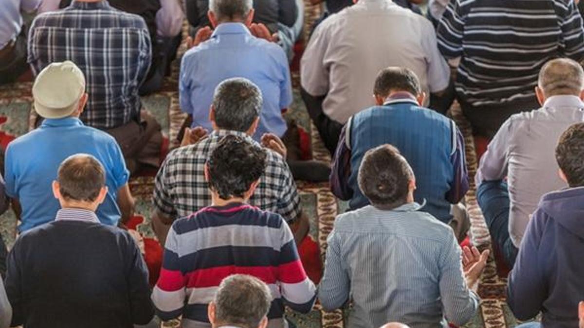 En yeni cuma mesajları! Anlamlı, ayetli, dualı, dini, farklı, özlü kısa uzun seçenekleriyle Muharrrem’e özel hayırlı cumalar mesajları ile resimli Cuma mesajları-sözleri
